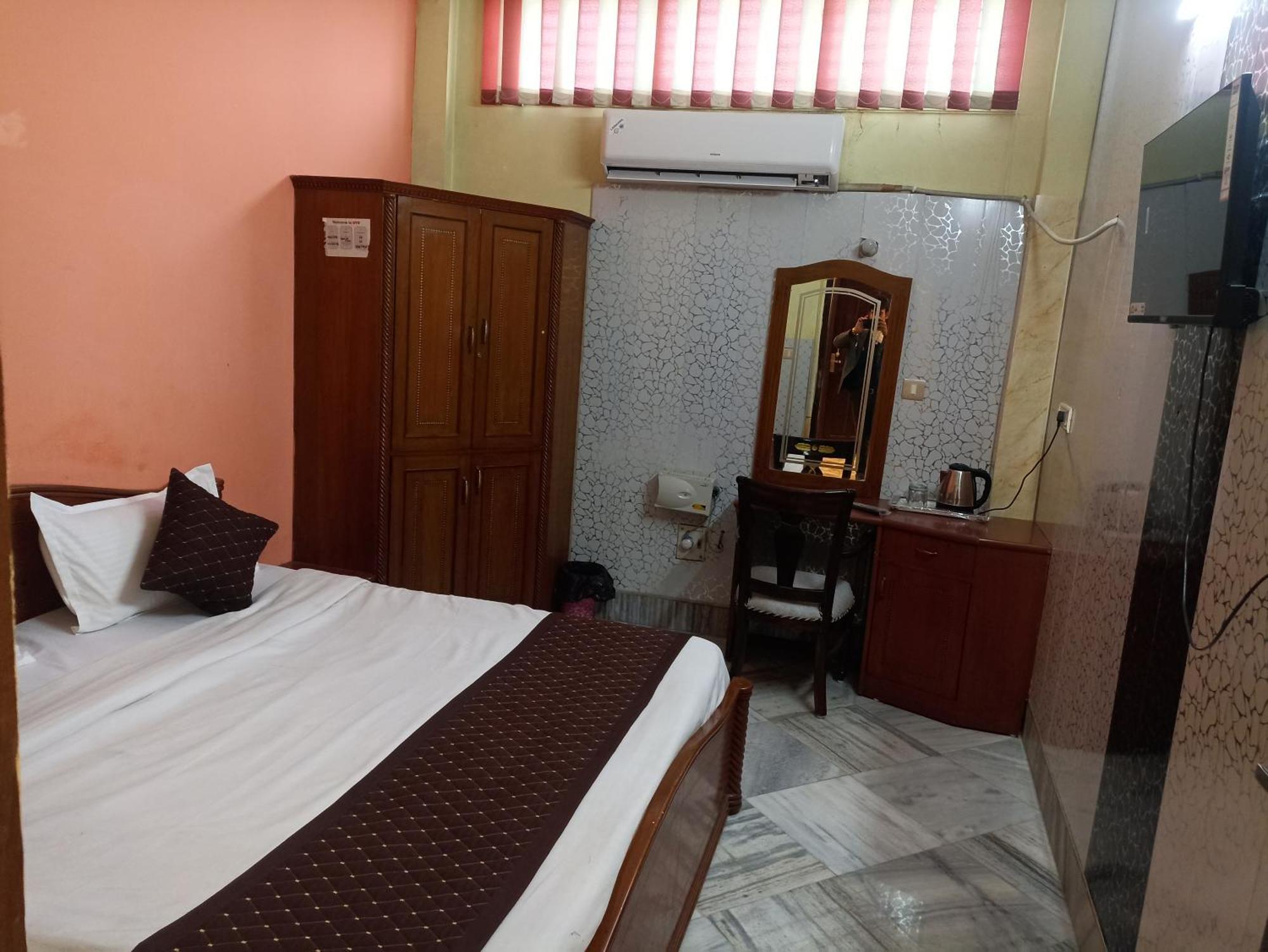 Hotel Riz Варанаси Экстерьер фото
