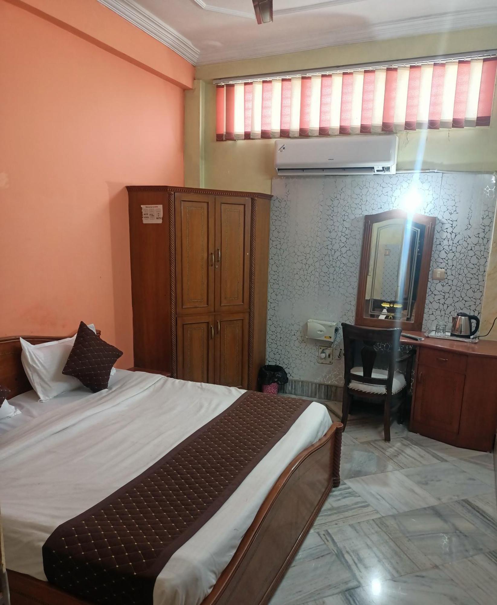 Hotel Riz Варанаси Экстерьер фото