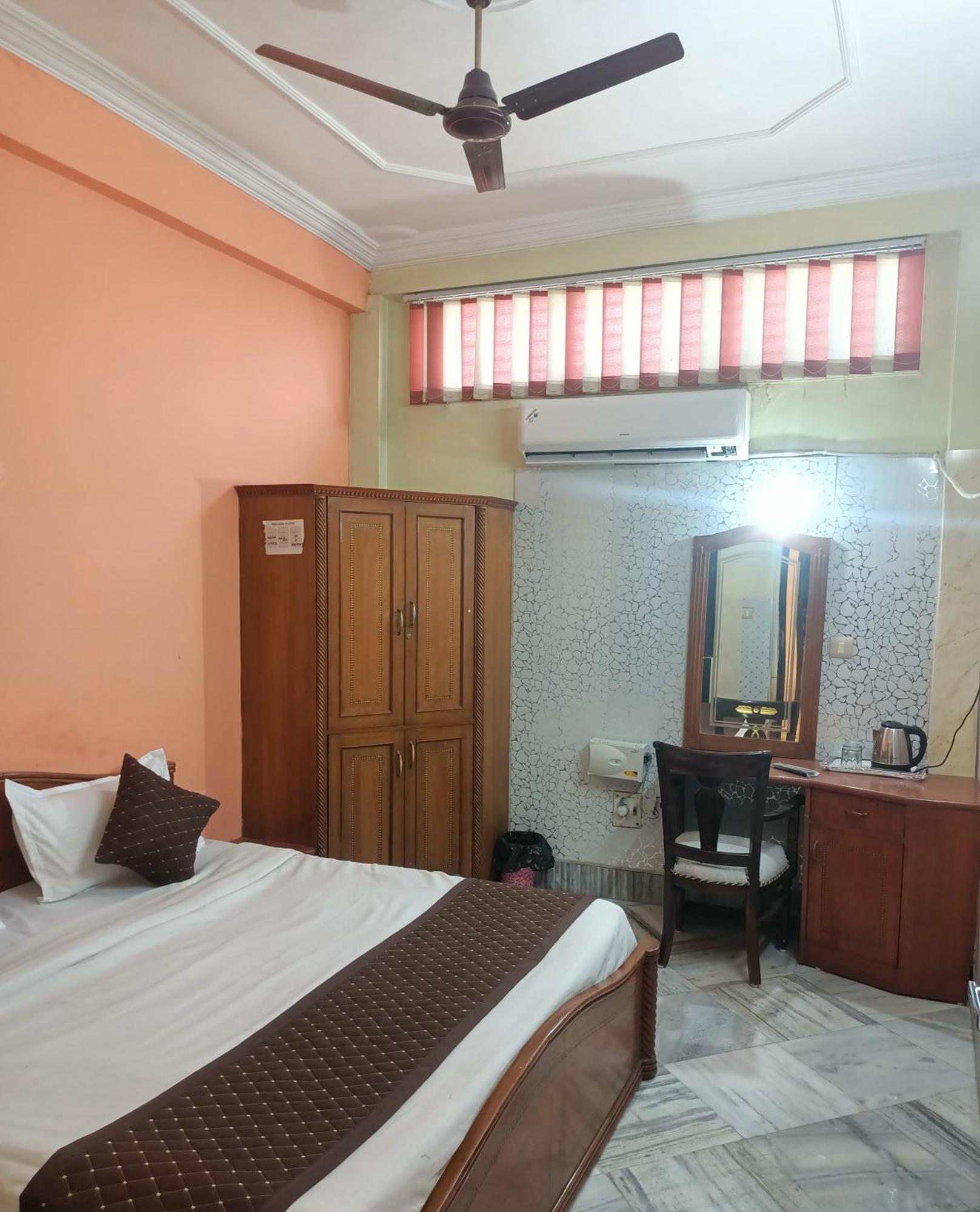 Hotel Riz Варанаси Экстерьер фото